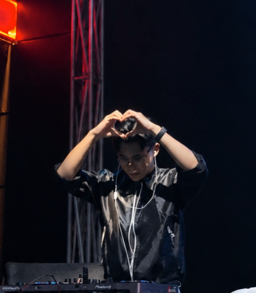 Antler Crowd Connection Heart Gesture