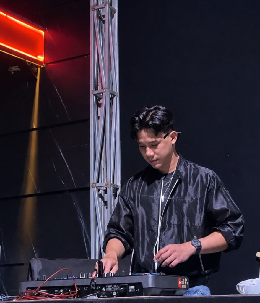 DJ ANTLER Live Performance